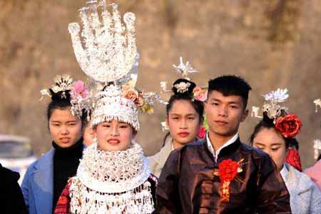 Chine : mariage traditionnel de l'ethnie Miao